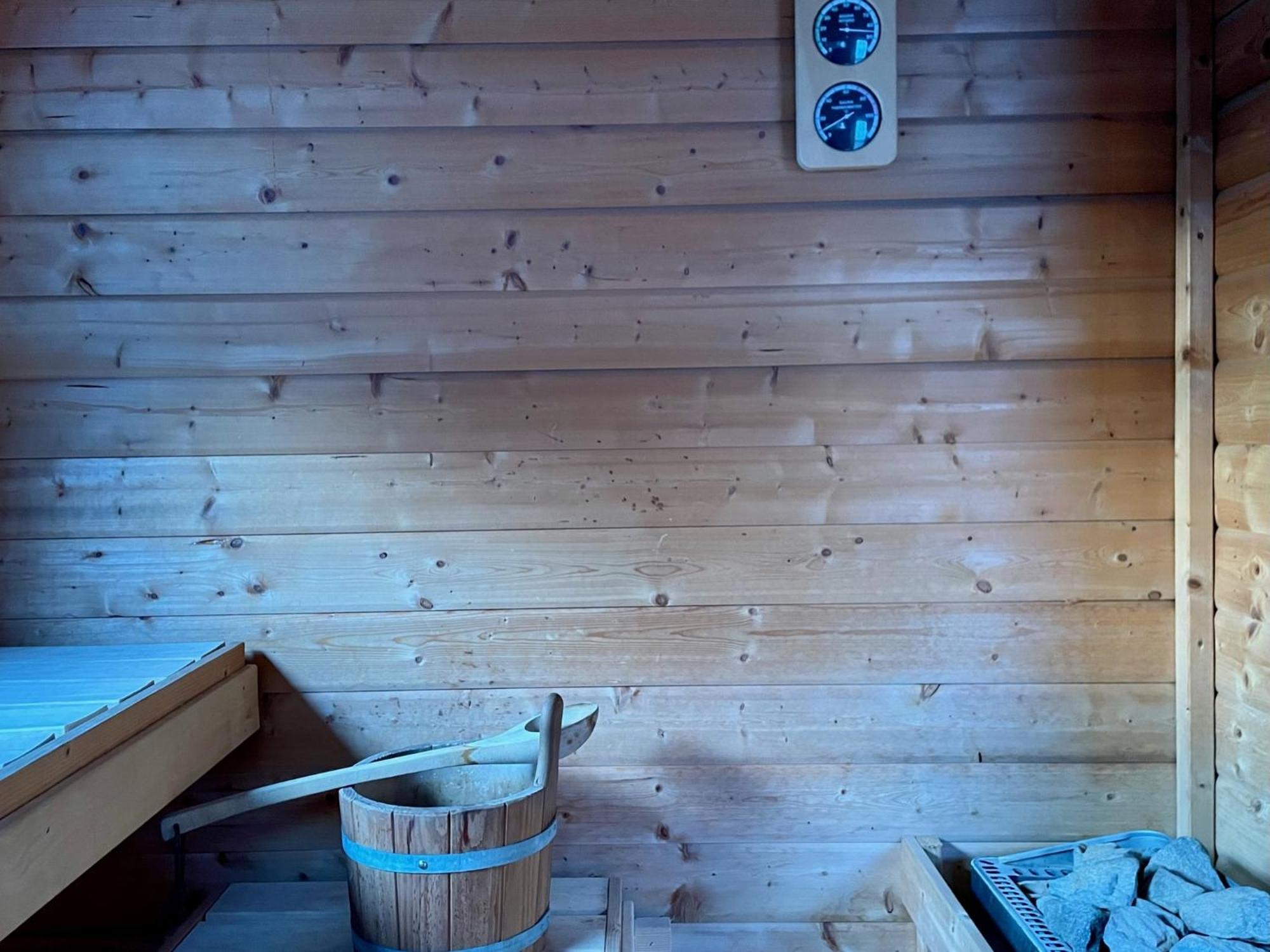 Modernes Holzhaus Im Skandinavischen Stil Mit Sauna, Garten Und 2 Katzen Нордерштедт Экстерьер фото