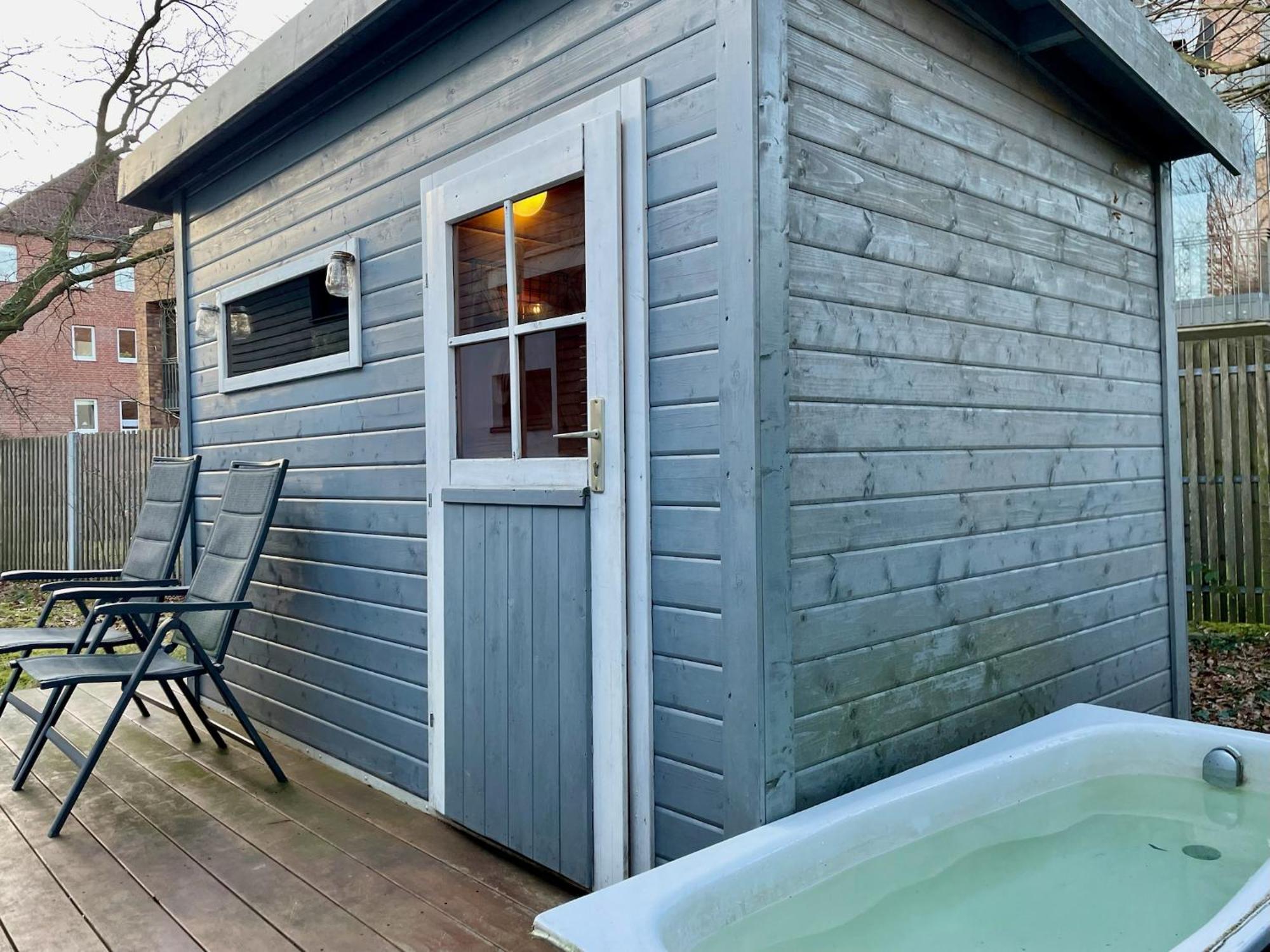 Modernes Holzhaus Im Skandinavischen Stil Mit Sauna, Garten Und 2 Katzen Нордерштедт Экстерьер фото